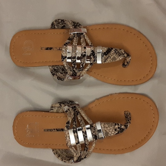 New Direction sandles - Picture 4 of 4